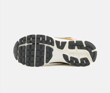 Zoom Vomero 5 Metallic Gold